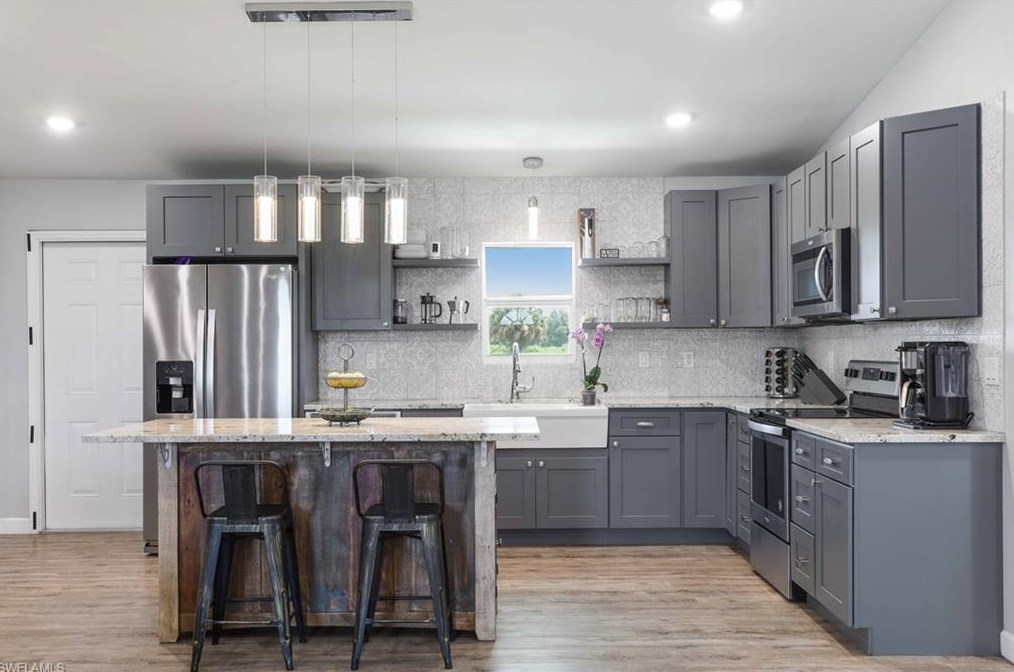 8019 Marsh Cir, Labelle FL  33935-5468 exterior