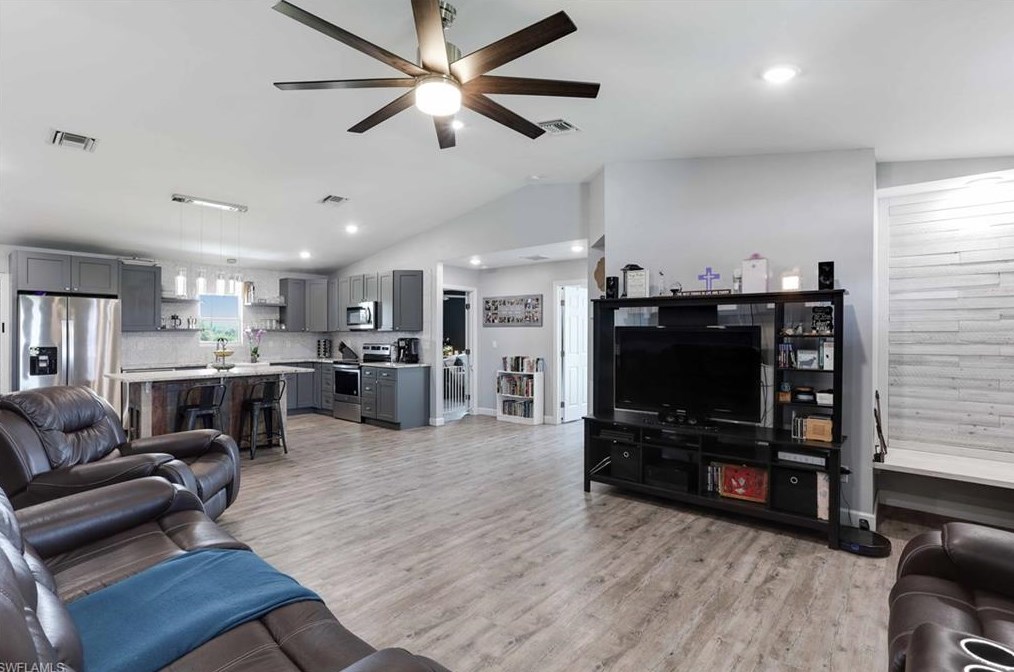 8019 Marsh Cir, Labelle FL  33935-5468 exterior