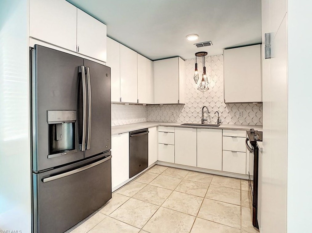 2266 Clifford St, Fort Myers FL  33901-3520 exterior
