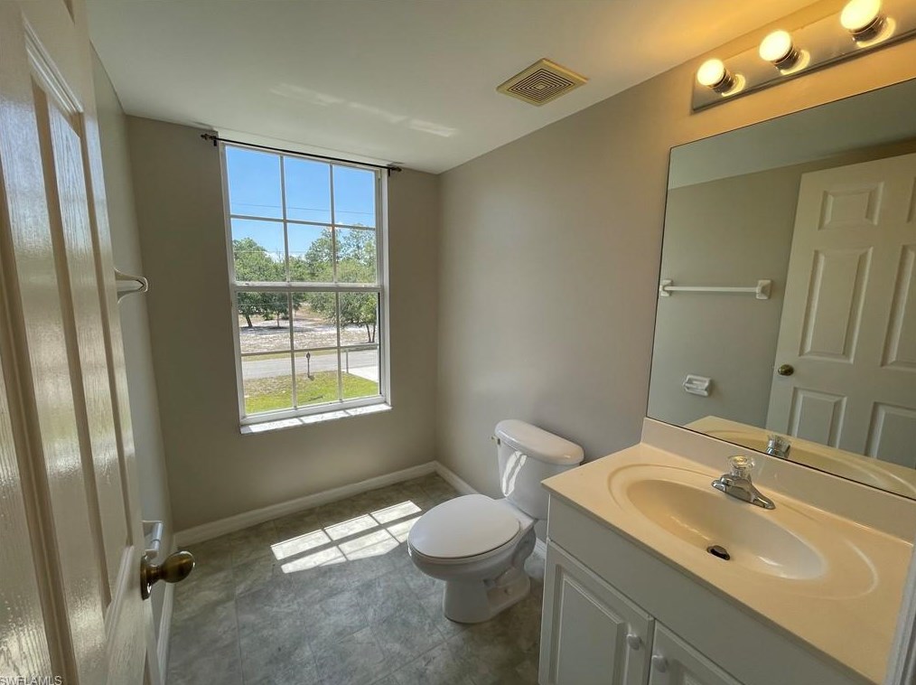 2318 Hamilton Ave, Alva FL  33920-1038 exterior