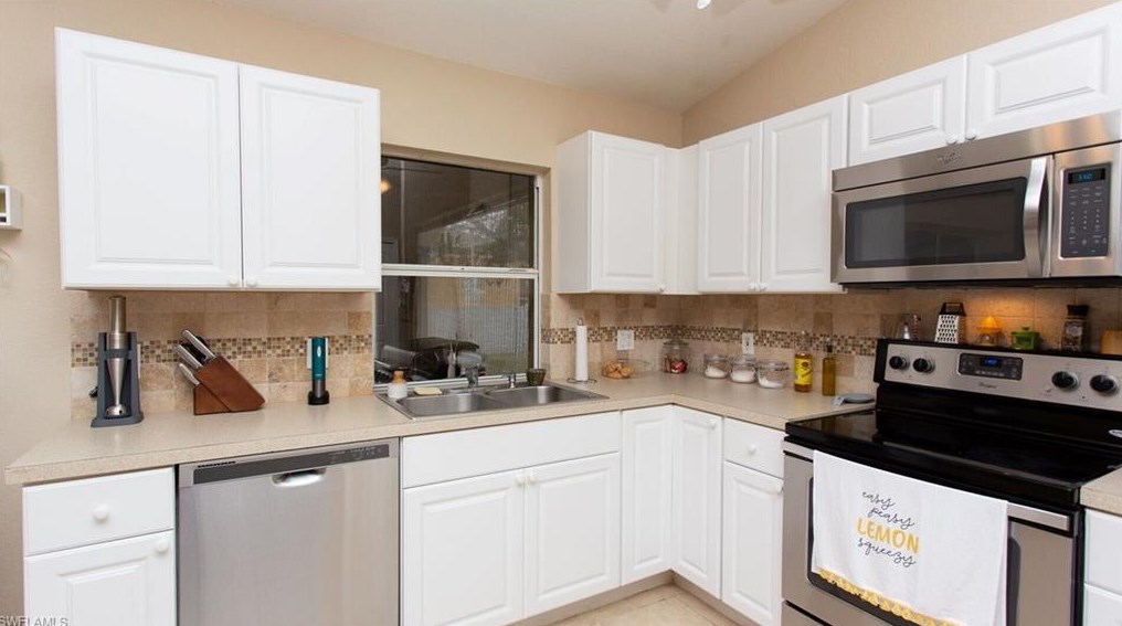 2424 1st Ave, Cape Coral FL  33909-4239 exterior