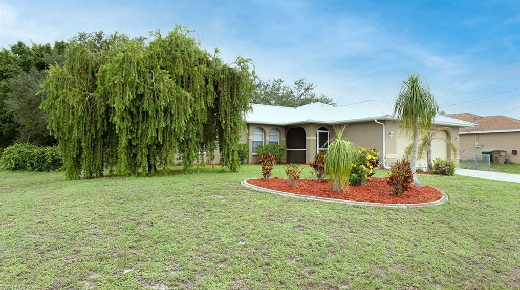 2424 1st Ave, Cape Coral FL  33909-4239 exterior
