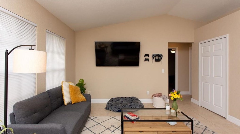 2424 1st Ave, Cape Coral FL  33909-4239 exterior