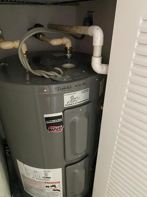 11060 Caravel Cir, Fort Myers FL  33908-1203 exterior