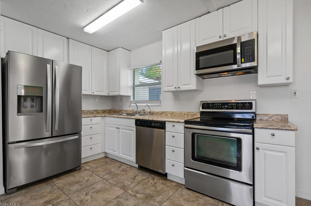 3314 Apache St, Fort Myers FL 33916-2102 exterior