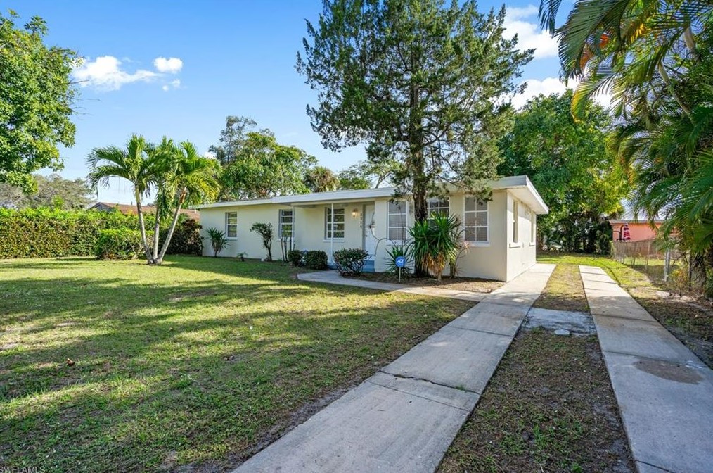 3314 Apache St, Fort Myers FL 33916-2102 exterior