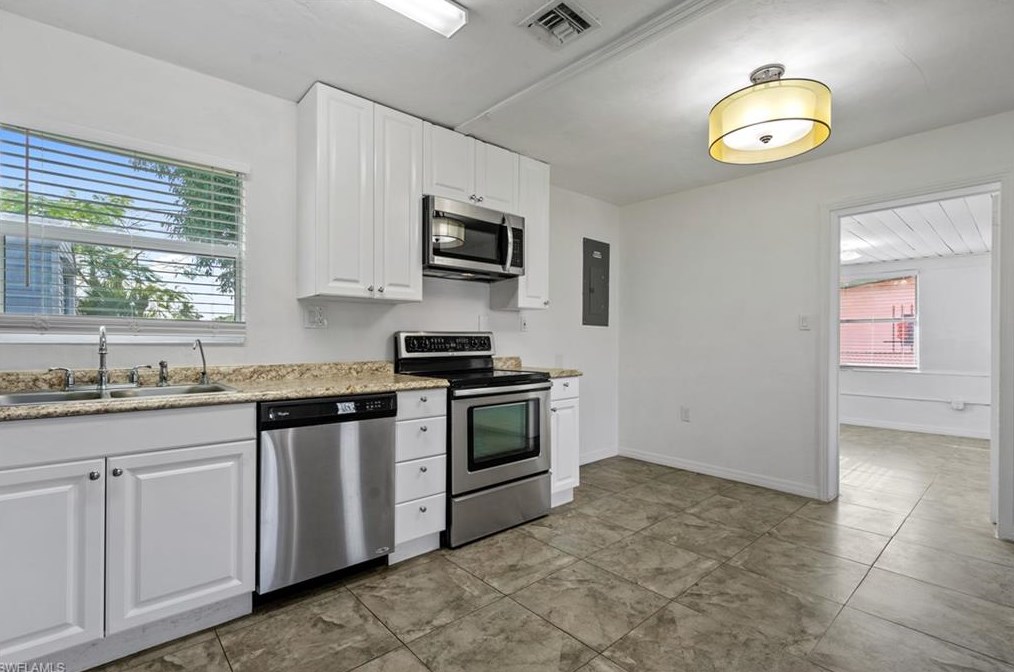 3314 Apache St, Fort Myers FL 33916-2102 exterior