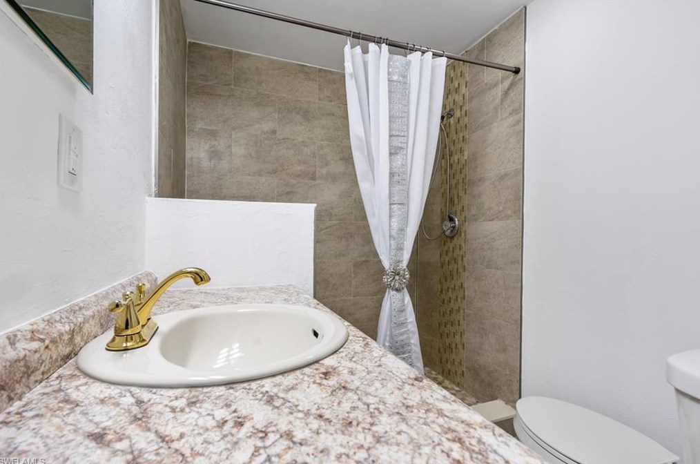 3314 Apache St, Fort Myers FL 33916-2102 exterior