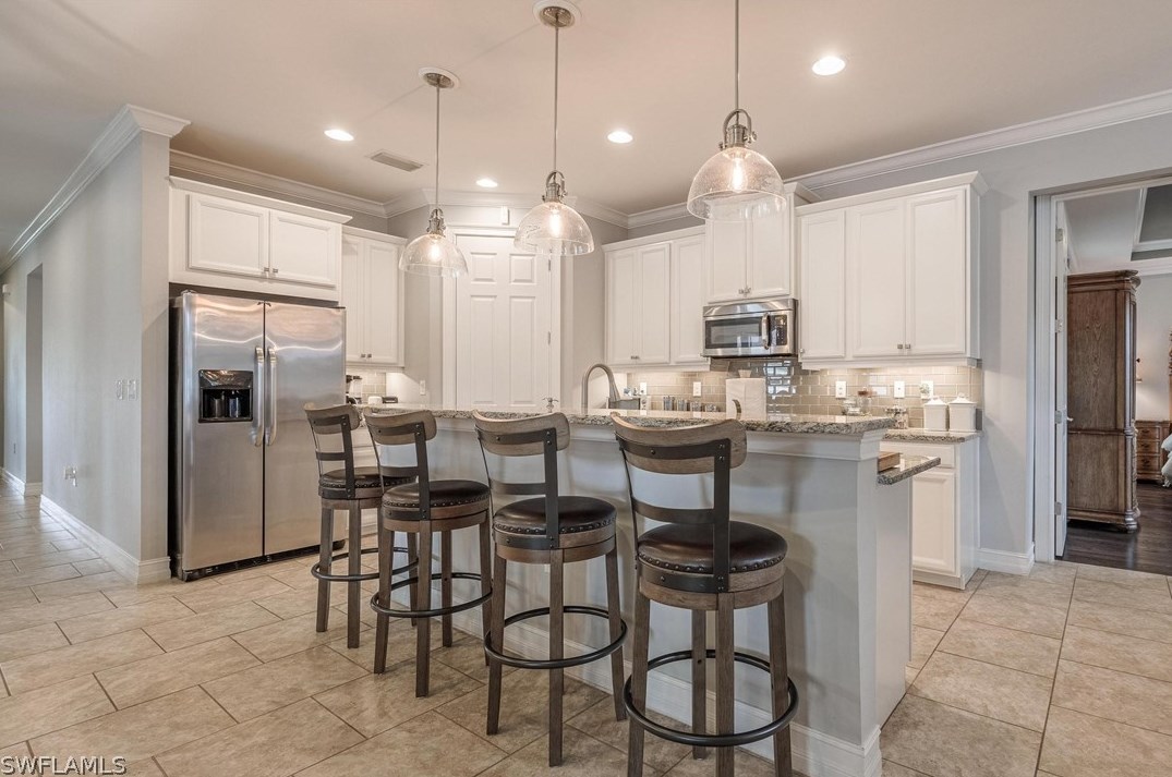 1326 Jambalana Ln, Fort Myers FL  33901-8808 exterior