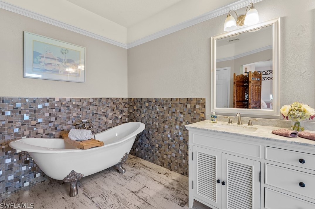 4006 25 Pl, Cape Coral FL  33914-5470 exterior