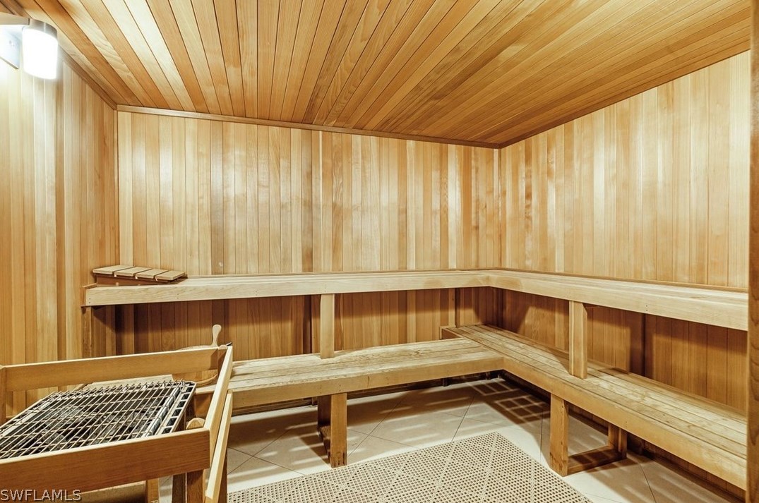 2090 1st St, Fort Myers FL  33901-3103 exterior