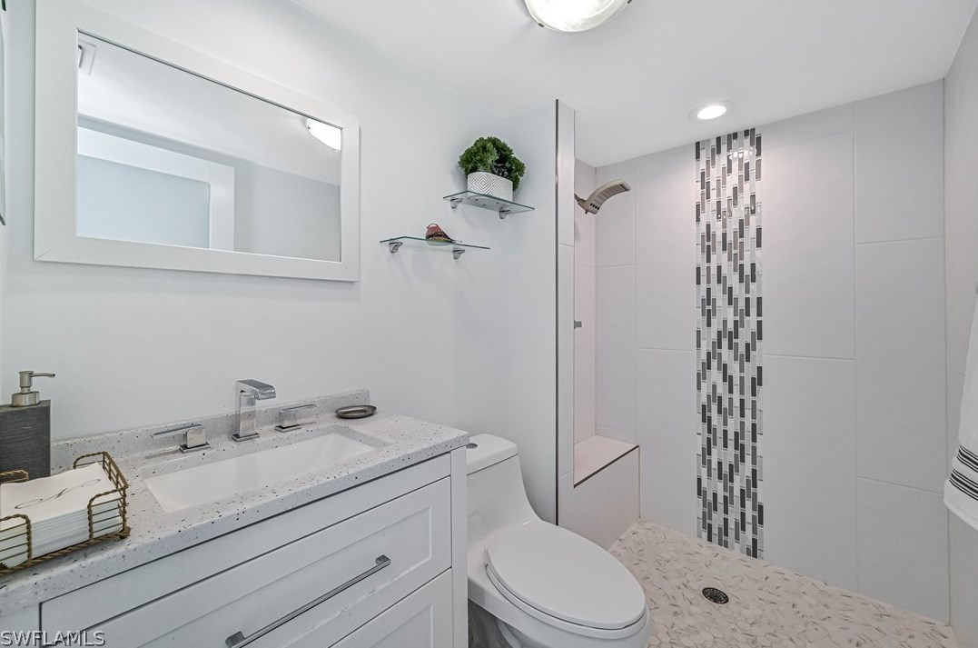 5442 Harbour Castle Dr, Fort Myers FL 33907-7846 exterior