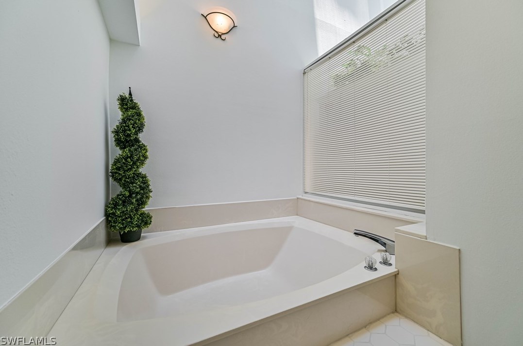 5442 Harbour Castle Dr, Fort Myers FL 33907-7846 exterior