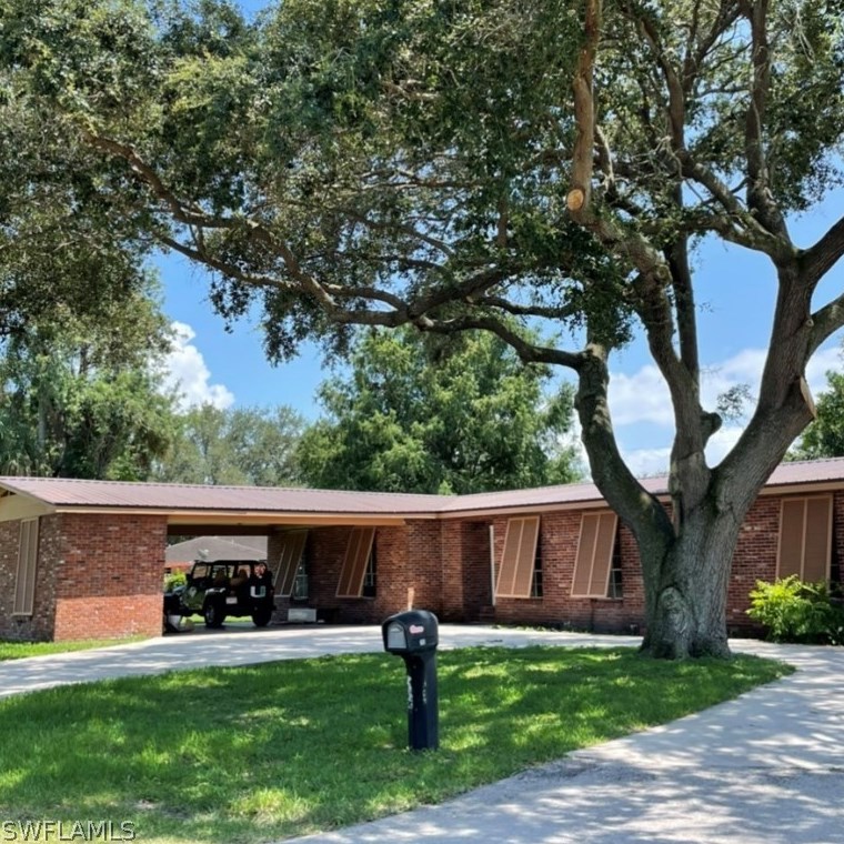 300 Avenida Del Rio, Clewiston FL  33440-2524 exterior