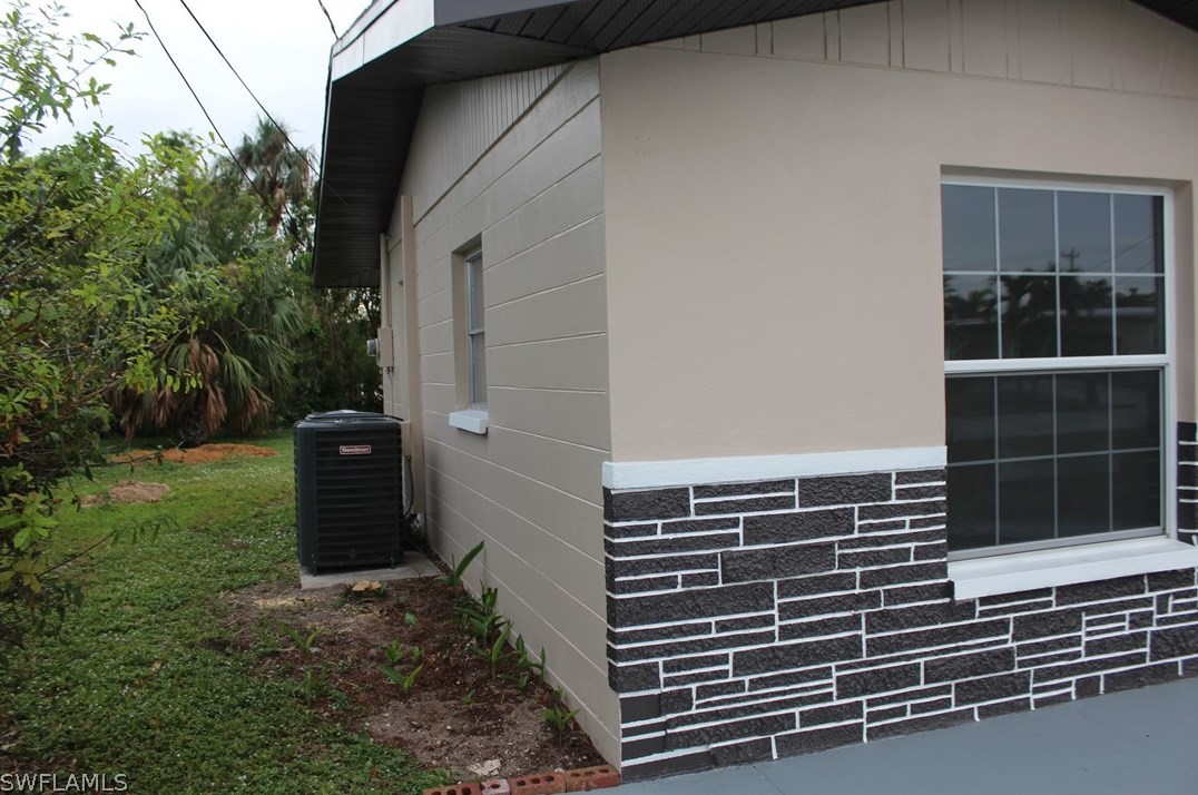1849 Inlet Dr, Fort Myers FL  33903-5007 exterior