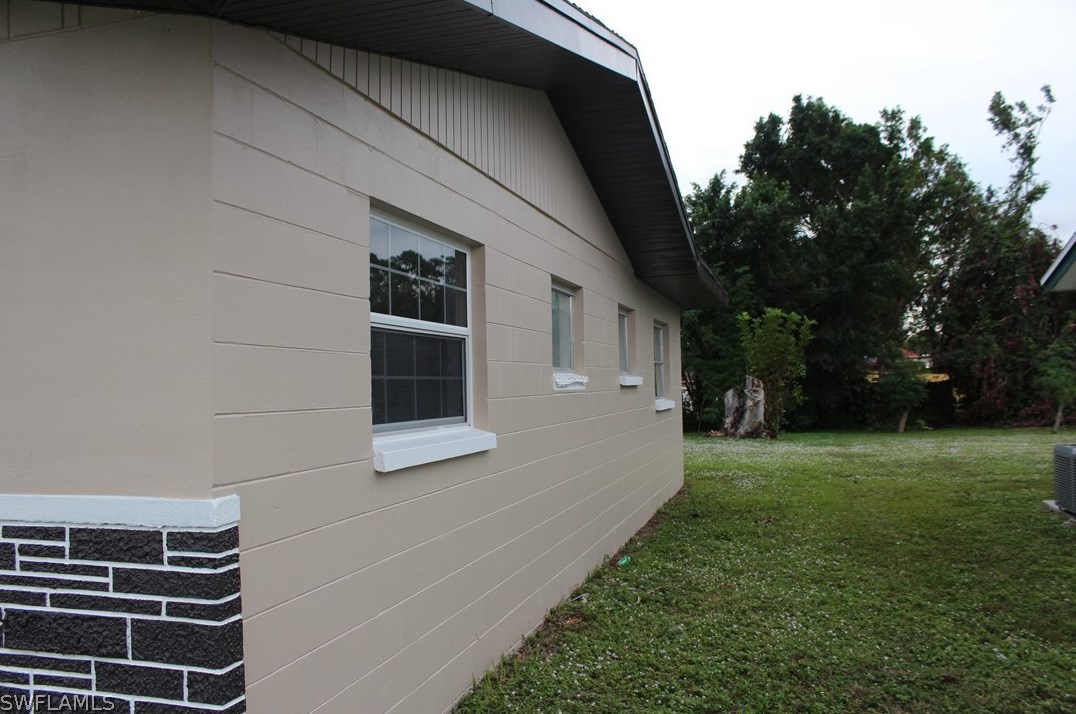1849 Inlet Dr, Fort Myers FL  33903-5007 exterior