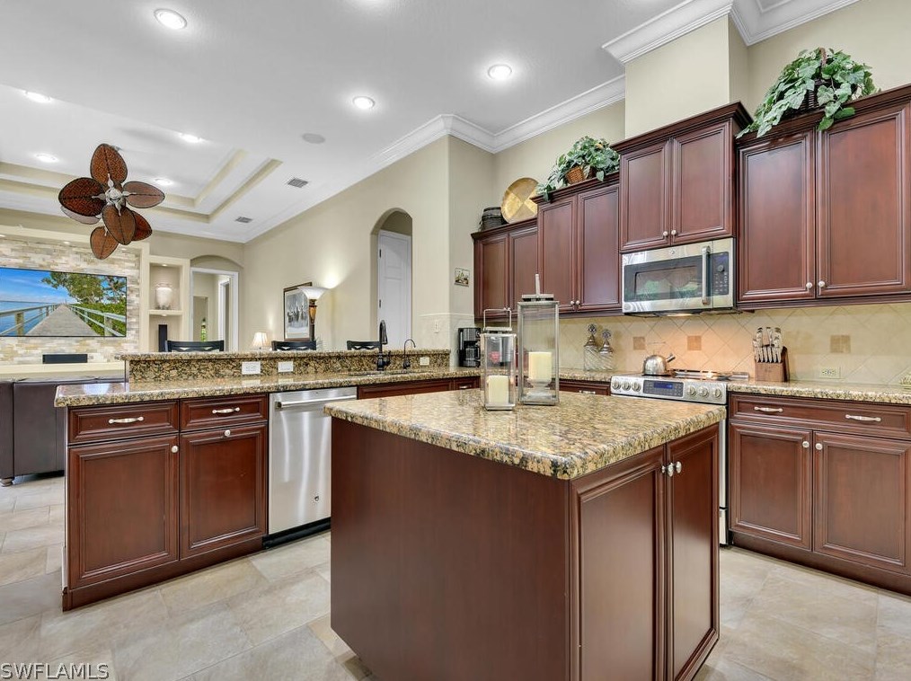 7630 Knightwing Cir, Fort Myers FL 33912-7332 exterior