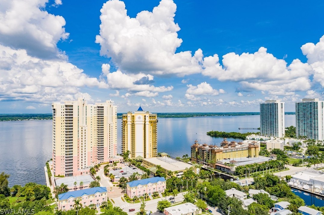 2743 1st St, Fort Myers FL  33916-1823 exterior