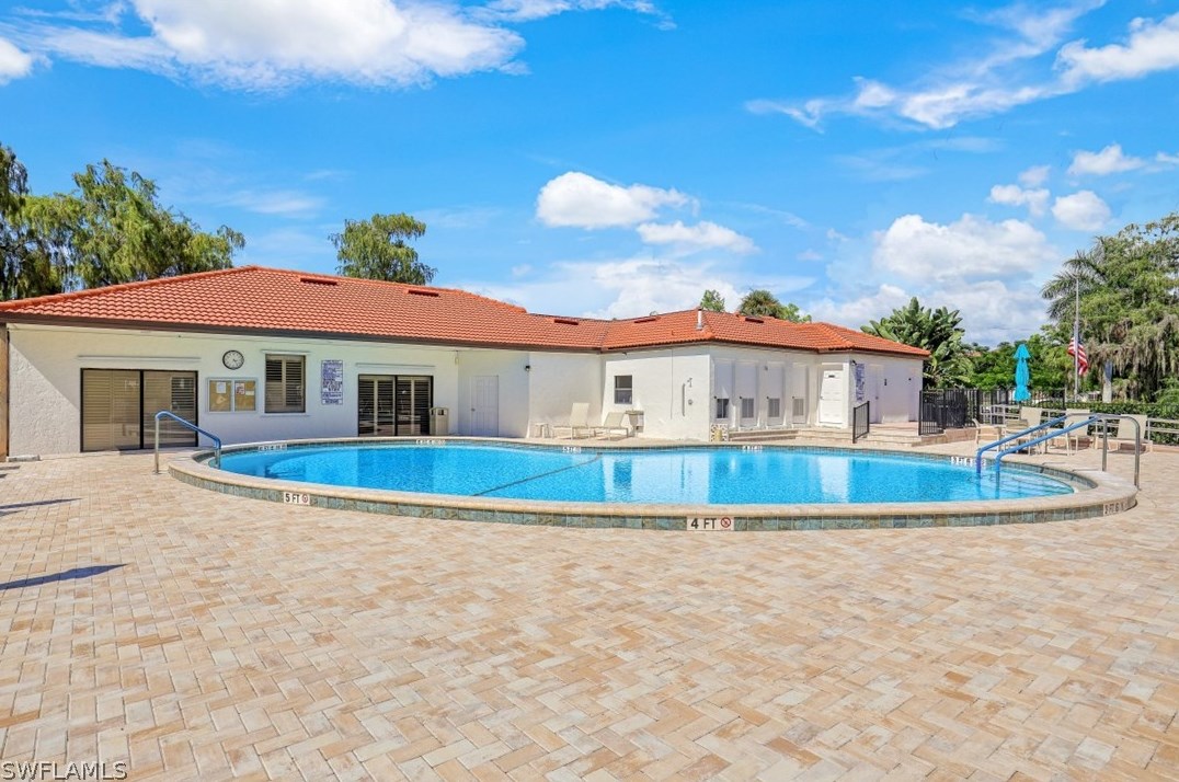 1053 Forest Lakes Dr, Naples FL  34105-2268 exterior