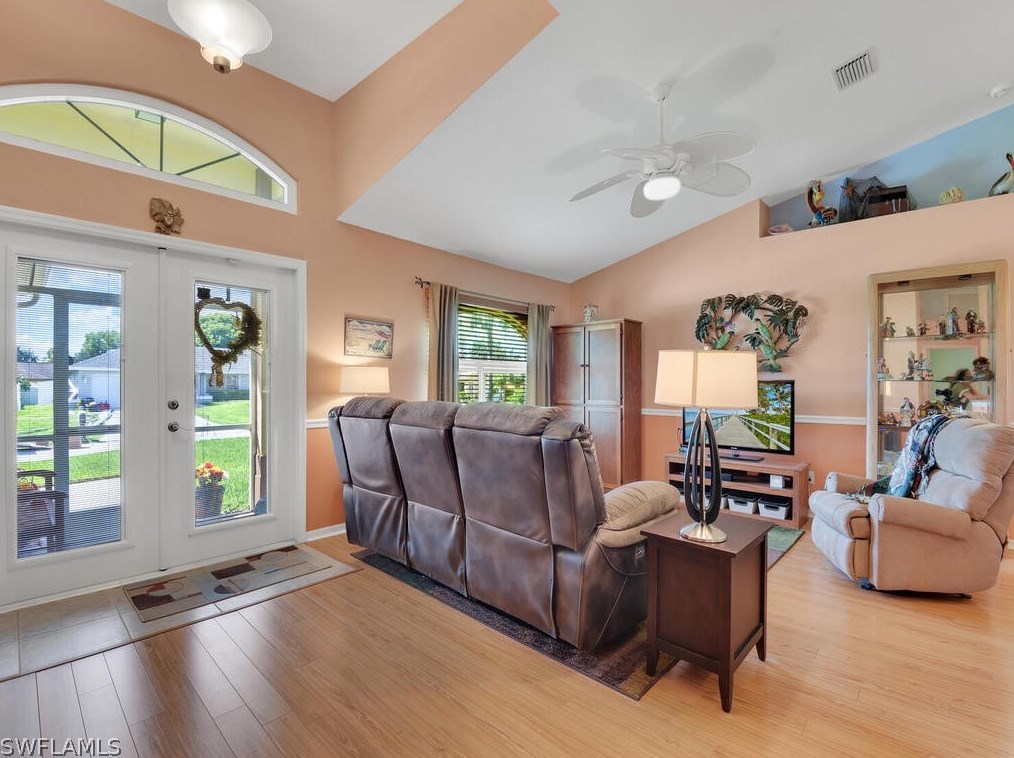 401 3 Ter, Cape Coral FL  33990-4003 exterior