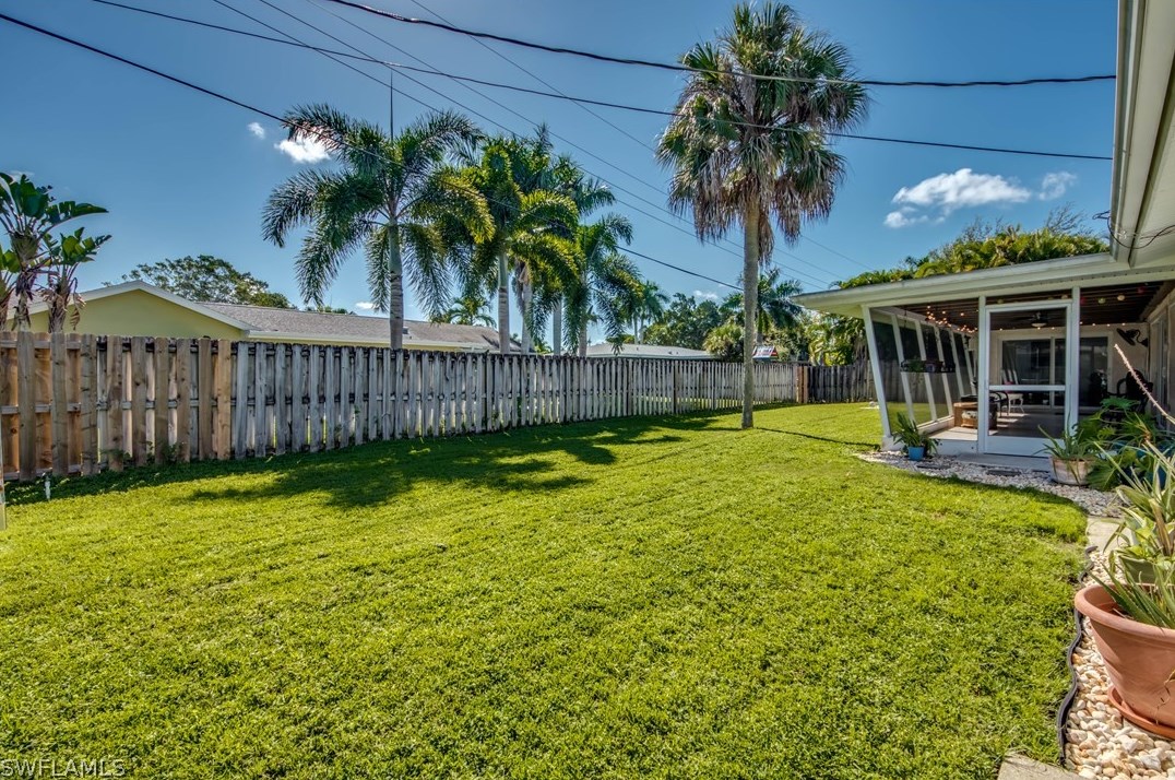 5027 Fairfield Dr, Fort Myers FL 33919-1908 exterior