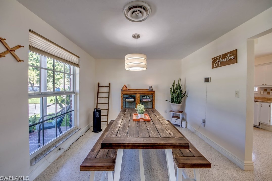 5027 Fairfield Dr, Fort Myers FL 33919-1908 exterior