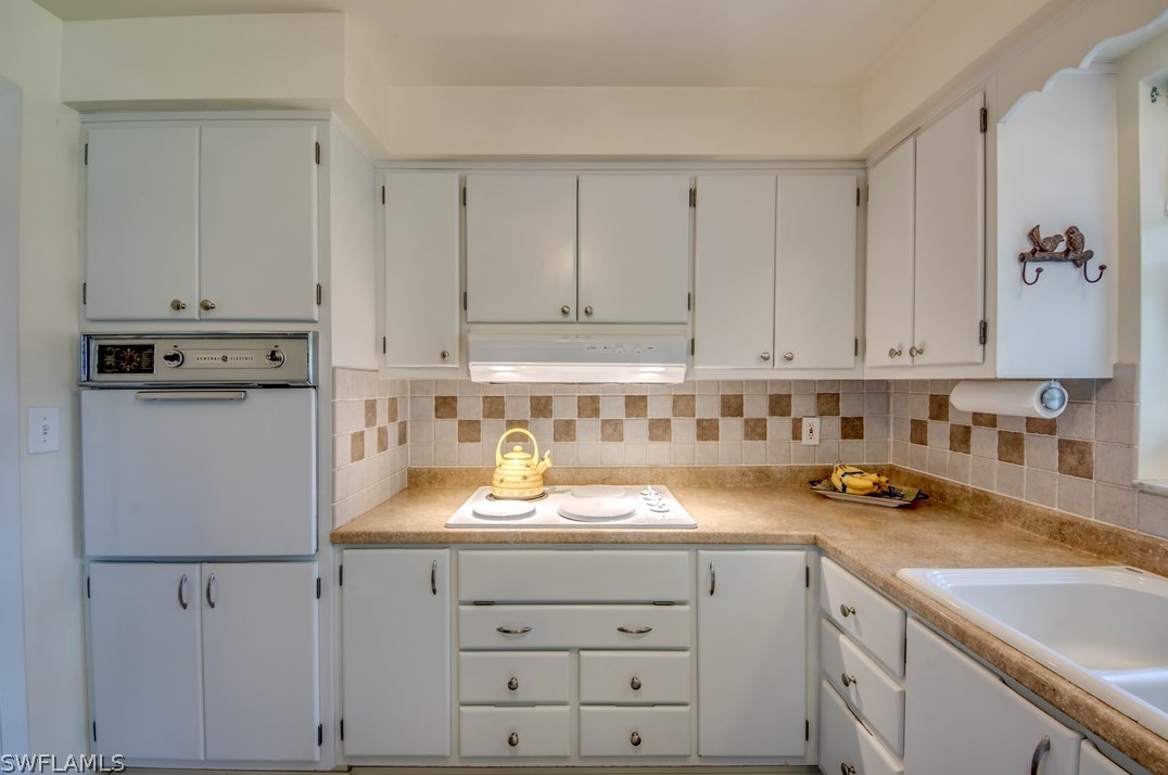 5027 Fairfield Dr, Fort Myers FL 33919-1908 exterior