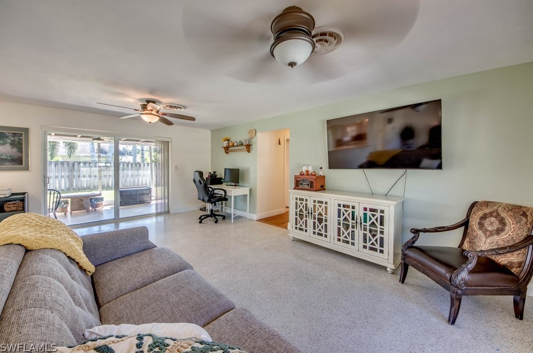 5027 Fairfield Dr, Fort Myers FL 33919-1908 exterior