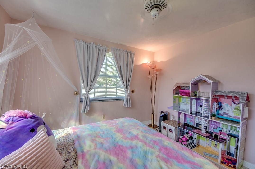 5027 Fairfield Dr, Fort Myers FL 33919-1908 exterior