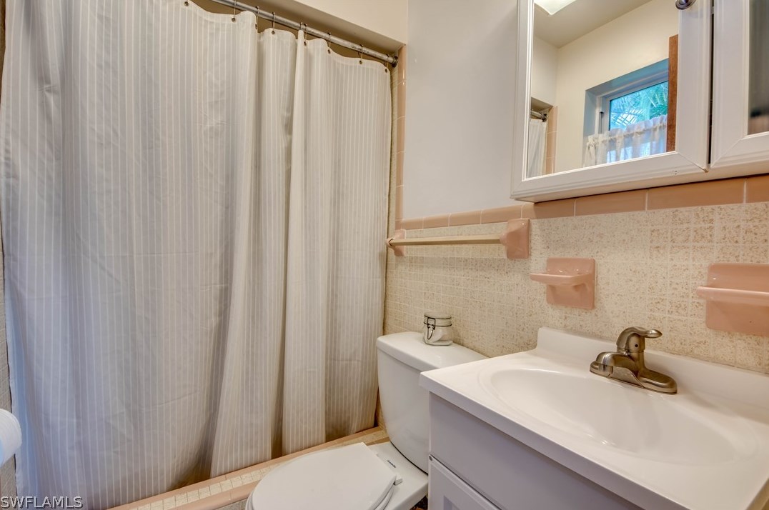 5027 Fairfield Dr, Fort Myers FL 33919-1908 exterior