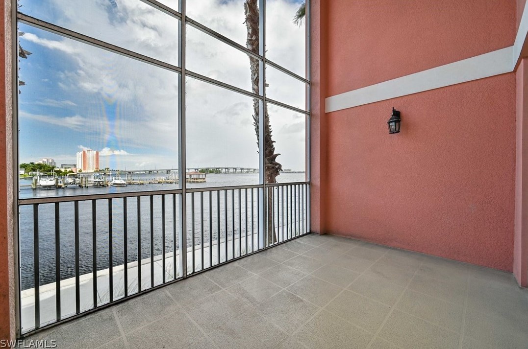 2743 1st St, Fort Myers FL 33916-1823 exterior