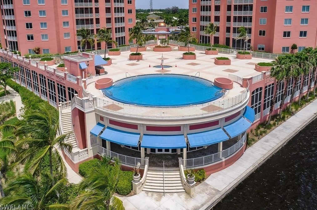 2743 1st St, Fort Myers FL 33916-1823 exterior