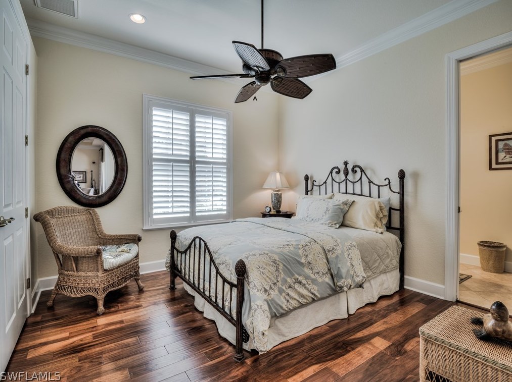 8853 New Castle Dr, Fort Myers FL 33908-5657 exterior