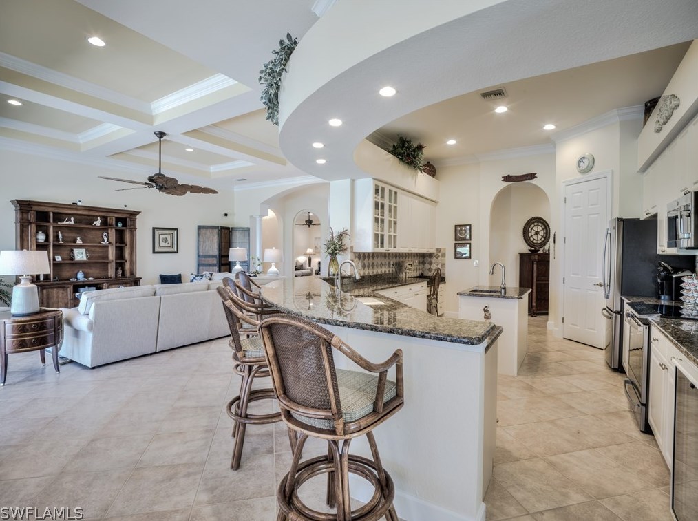 8853 New Castle Dr, Fort Myers FL 33908-5657 exterior