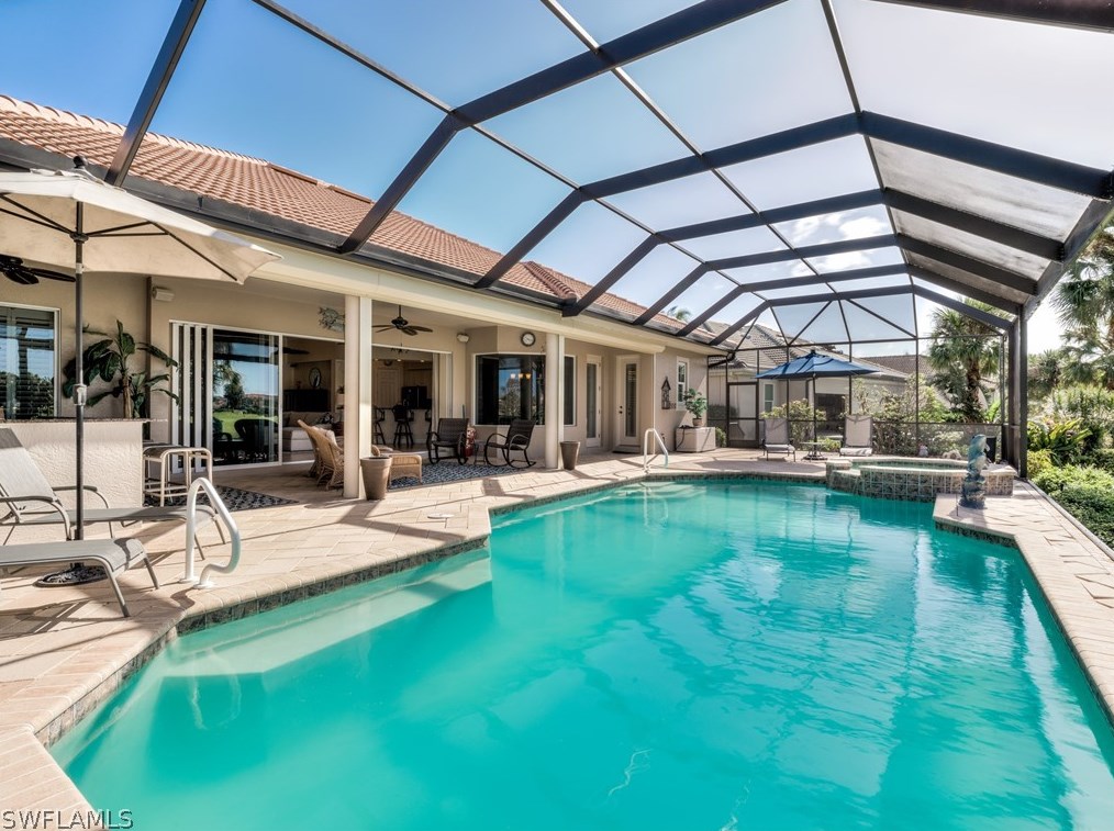 8853 New Castle Dr, Fort Myers FL 33908-5657 exterior