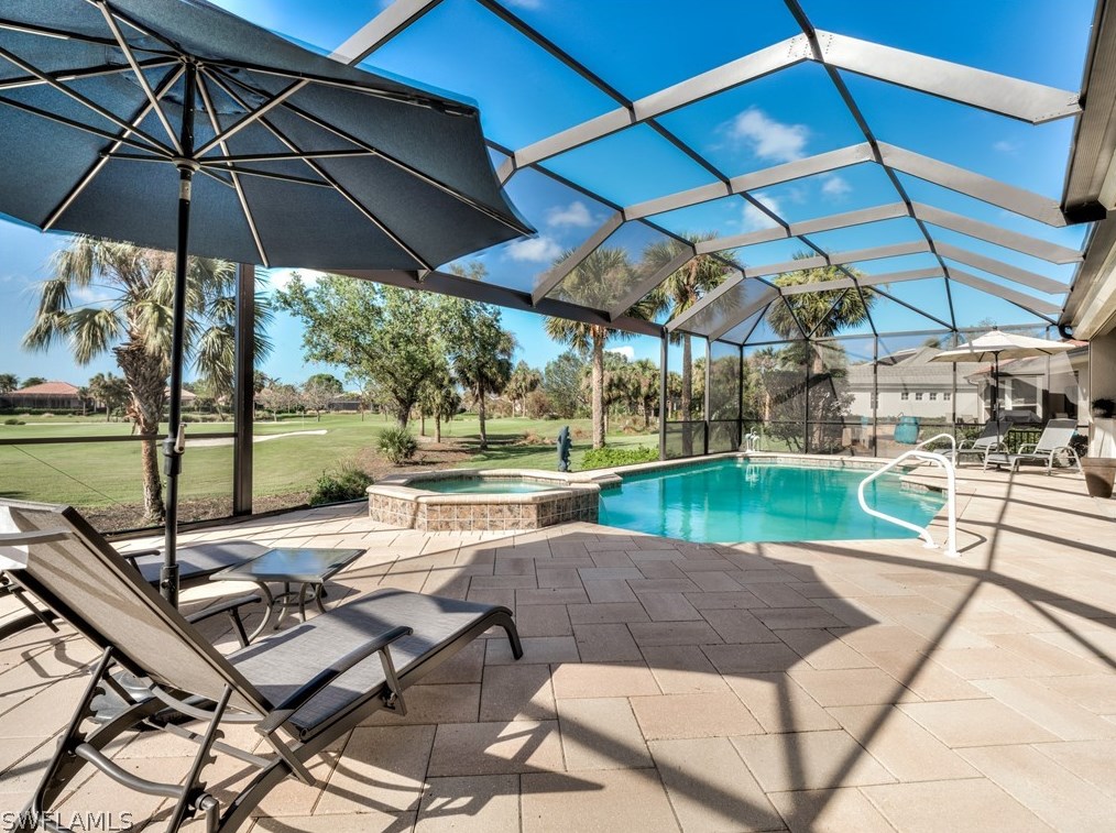 8853 New Castle Dr, Fort Myers FL 33908-5657 exterior