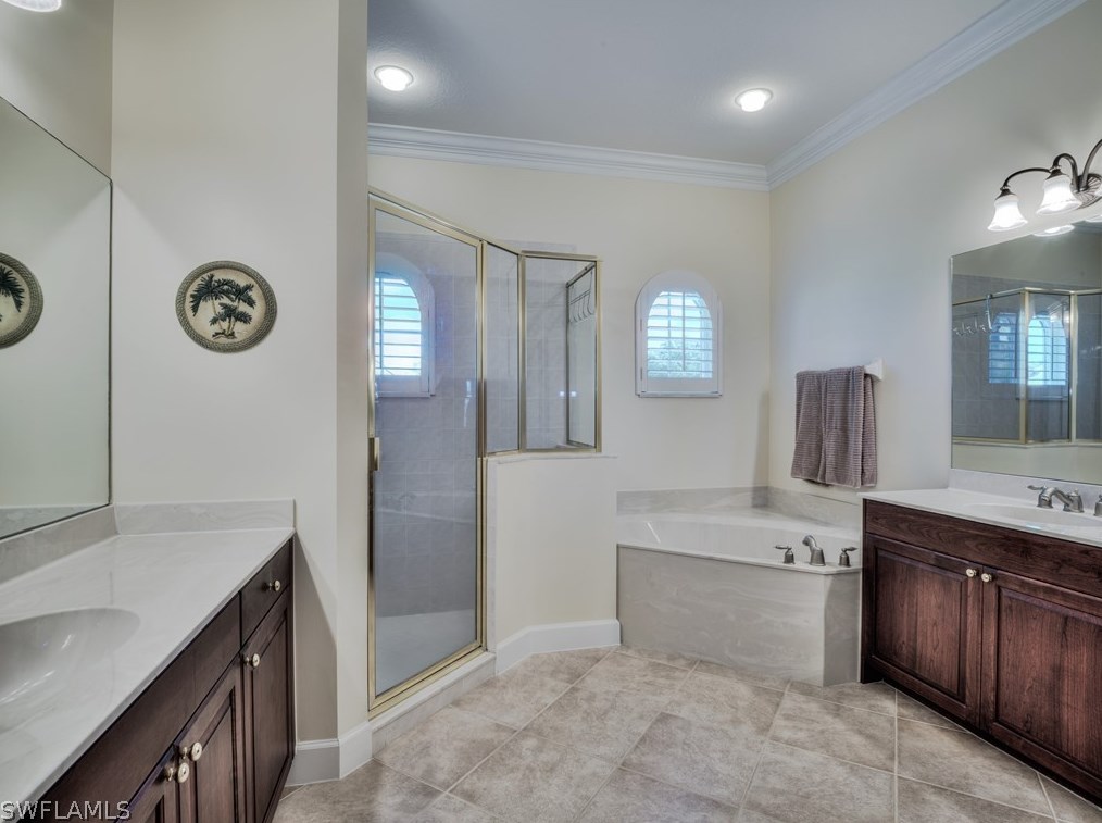 8853 New Castle Dr, Fort Myers FL 33908-5657 exterior