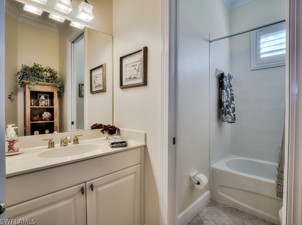 8853 New Castle Dr, Fort Myers FL 33908-5657 exterior