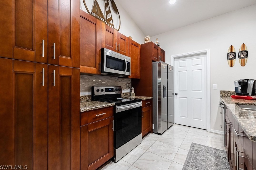 2029 Detroit Dr, Labelle FL  33935-5396 exterior