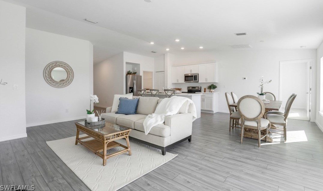 2804 6th Pl, Cape Coral FL  33909-4377 exterior