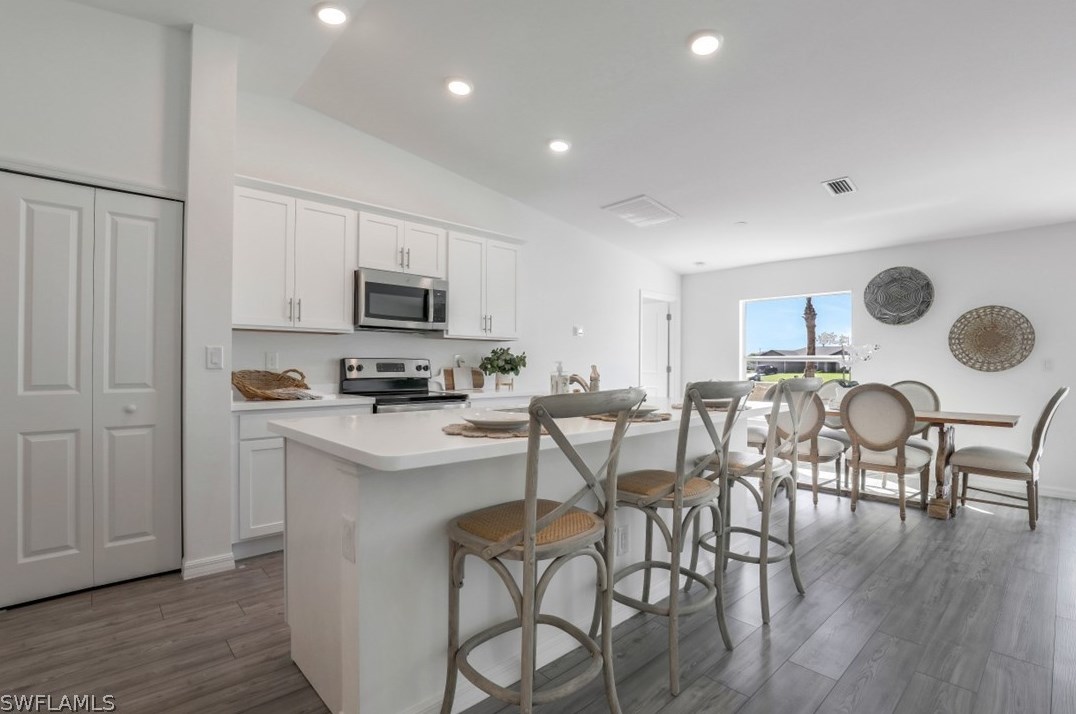 2804 6th Pl, Cape Coral FL  33909-4377 exterior