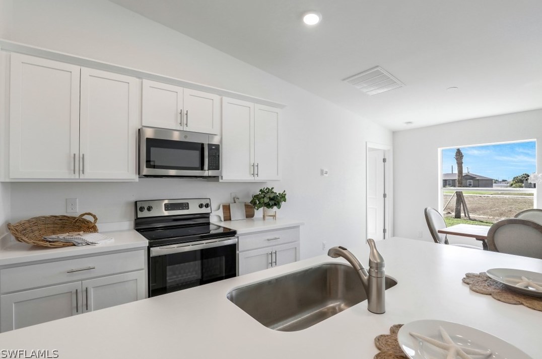 2804 6th Pl, Cape Coral FL  33909-4377 exterior