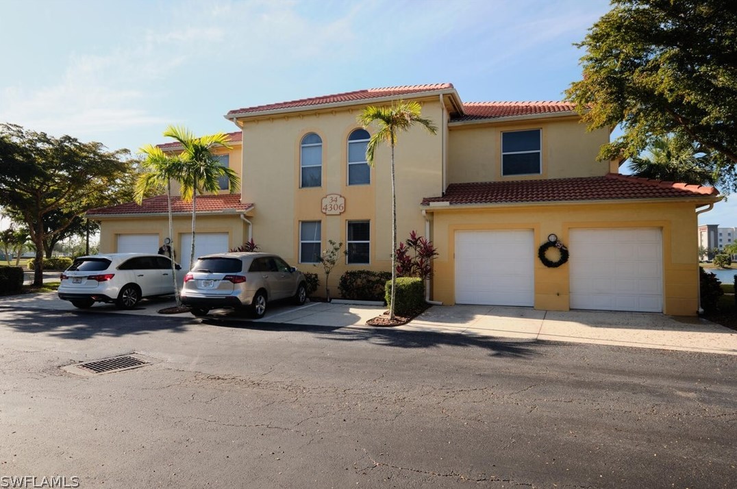 4306 Bellasol Cir, Fort Myers FL 33916-7881 exterior