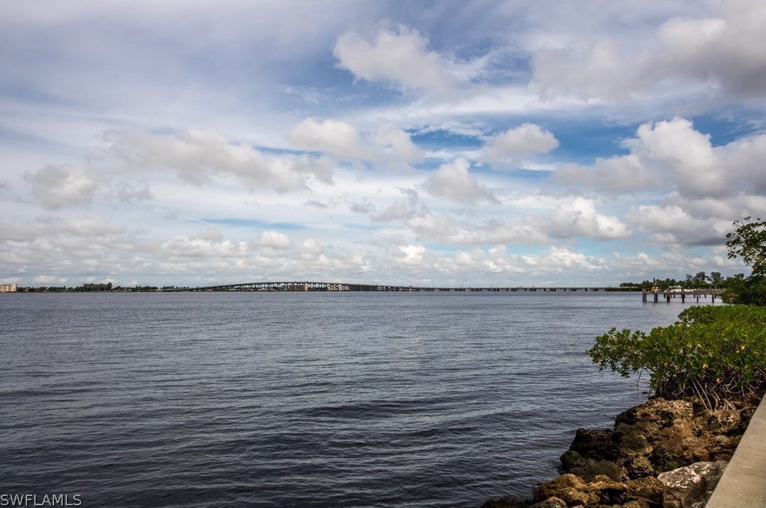 4390 Foremast Ct, Fort Myers FL 33919-4744 exterior