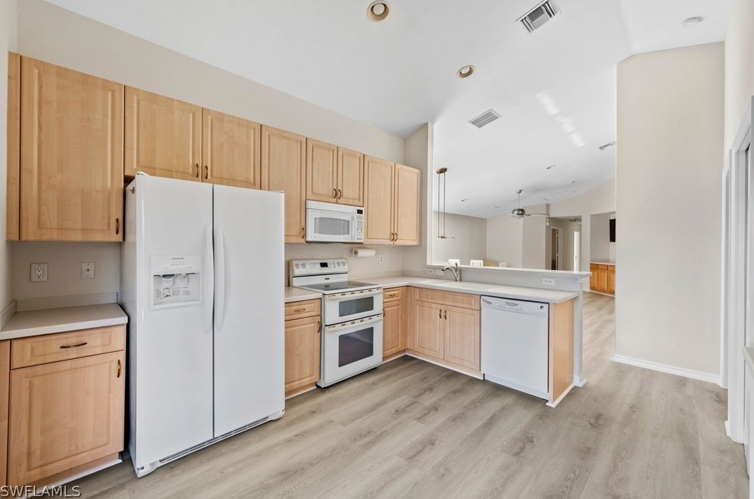 2208 Summersweet Dr, Alva FL  33920-4606 exterior
