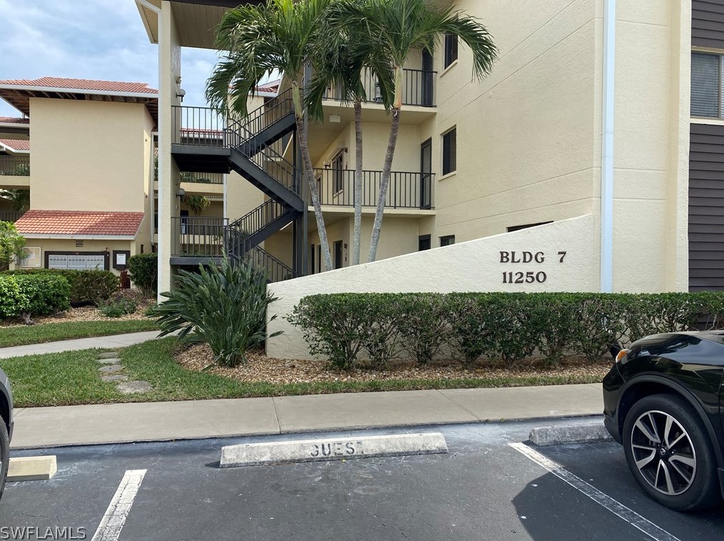 11250 Caravel Cir, Fort Myers FL  33908-1206 exterior