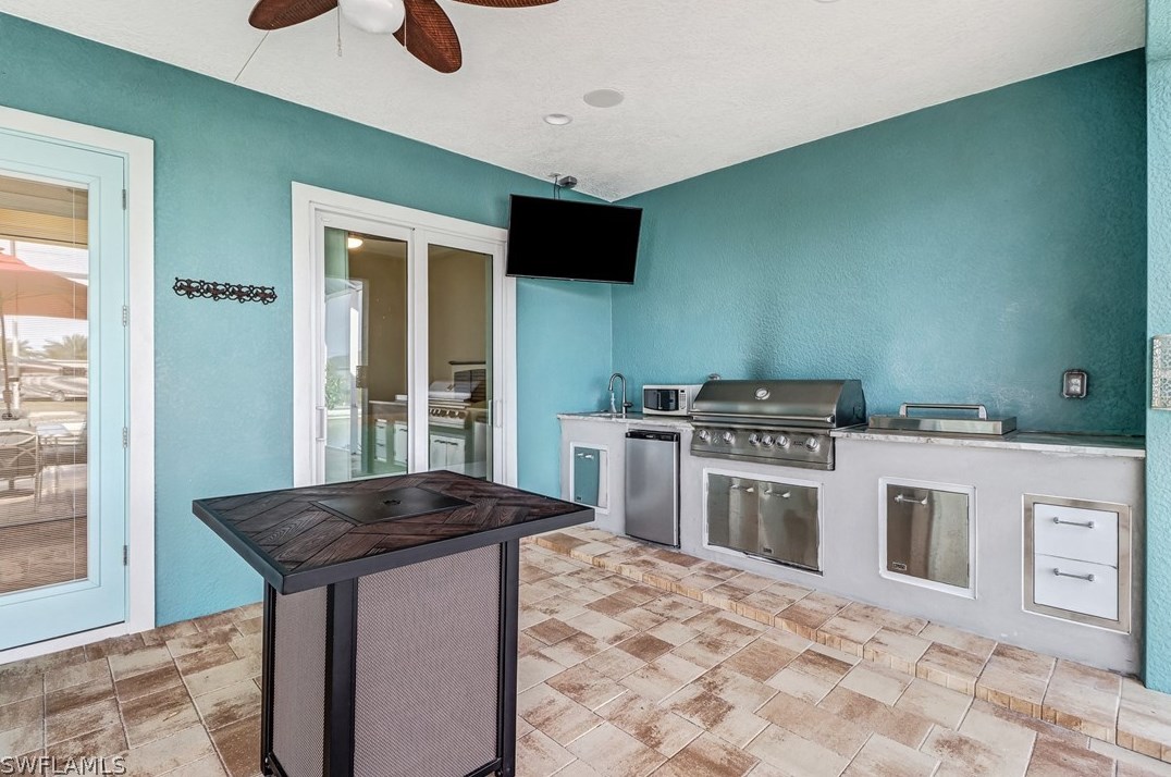 111 12th Ter, Cape Coral FL  33909-1112 exterior