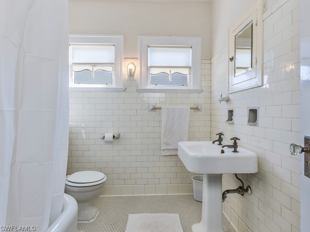 1249 Osceola Dr, Fort Myers FL exterior