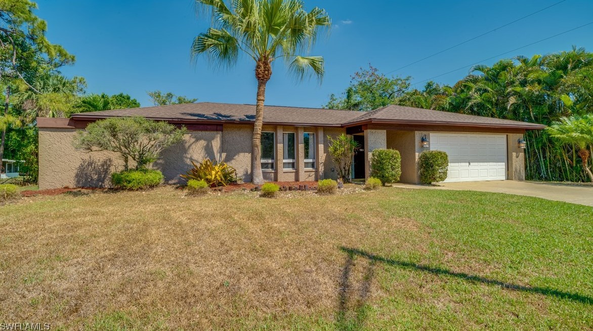 605 Leeland Heights Blvd E, Lehigh Acres, FL 33936