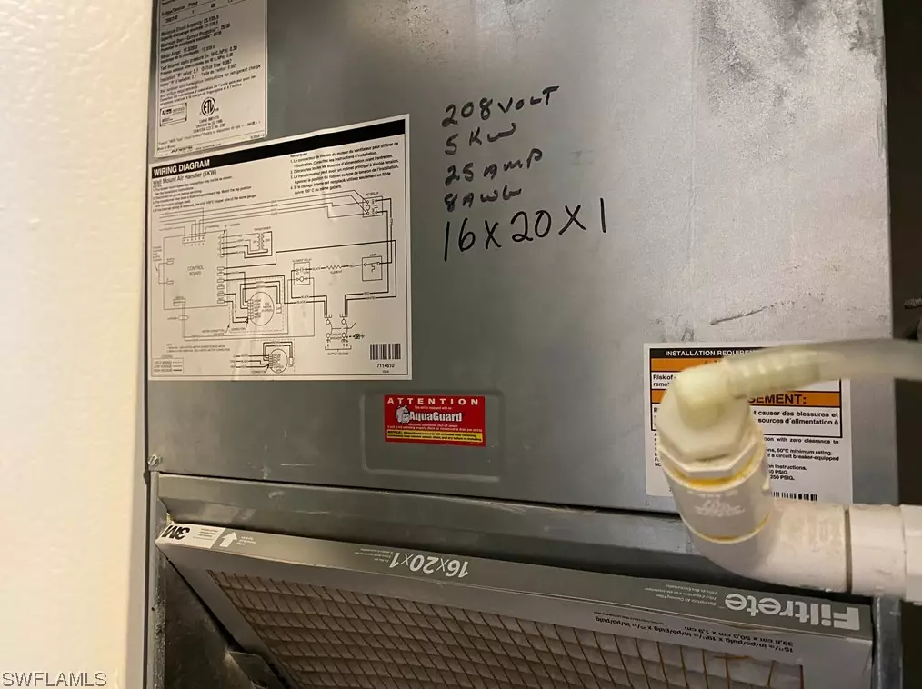 11060 Caravel Cir, Fort Myers FL  33908-1203 exterior